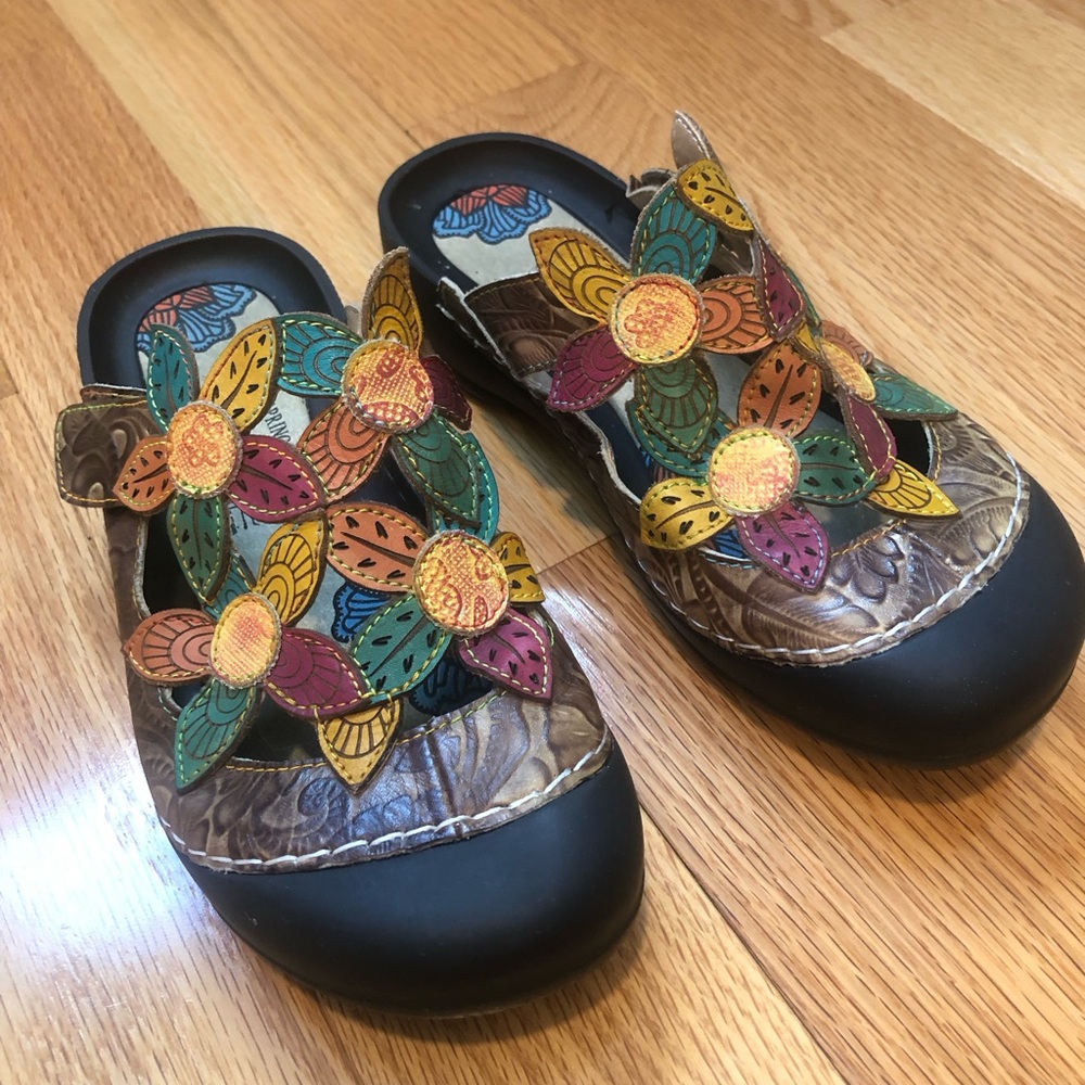 L’artiste Multicolor Floral Leather Slip-On Shoes